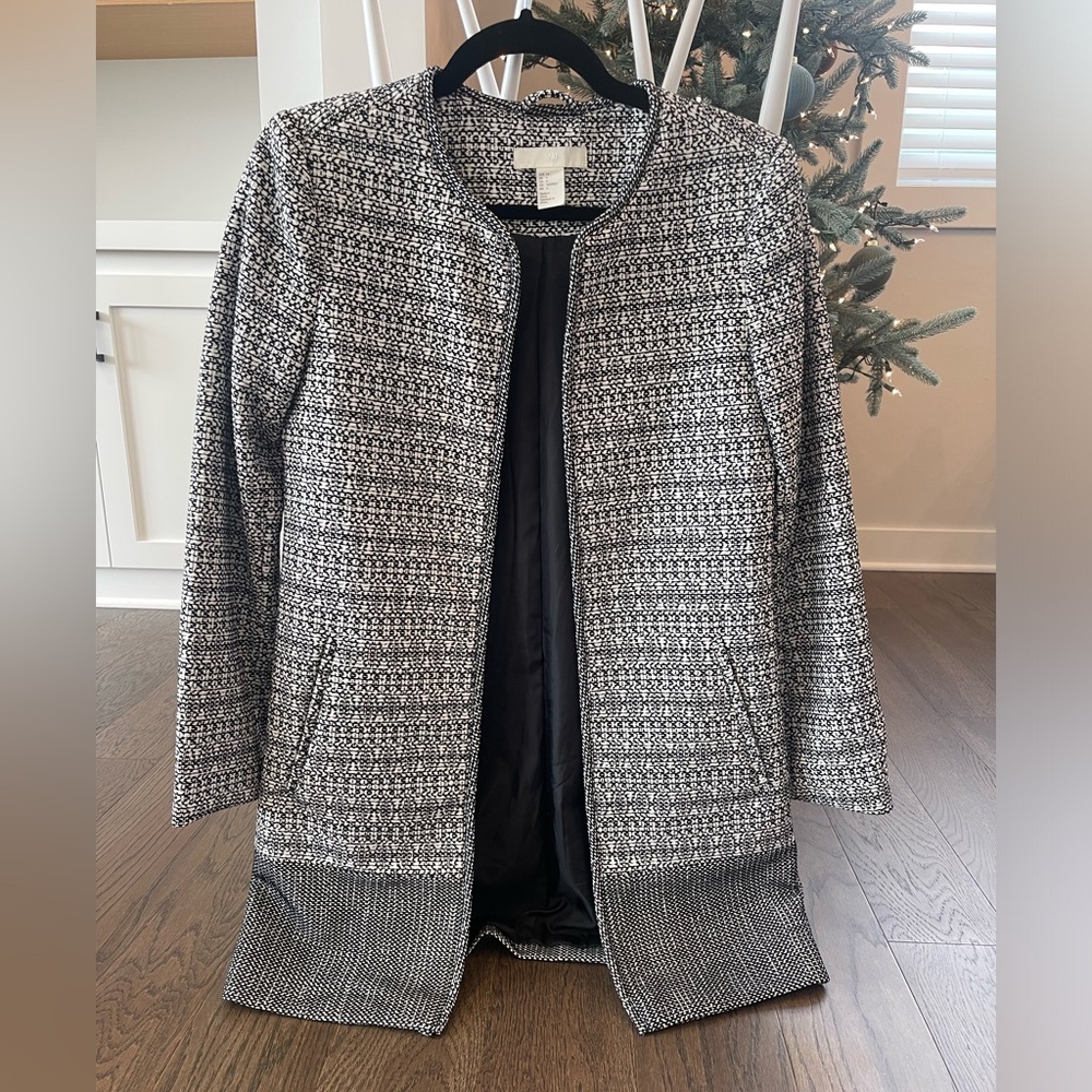 H&M Textured Weave Short Coat Size US 4 - With Pockets!
